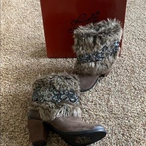 Naughty Monkey brown ankle boots size 7 1/2.